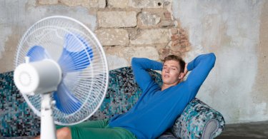 Can You Sleep With a Fan And Humidifier On